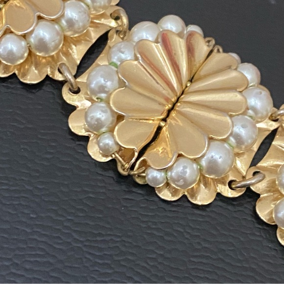 Vintage NAPIER Gold-tone Faux Pearl Flower Link Bracelet 40.2g - Picture 10 of 13